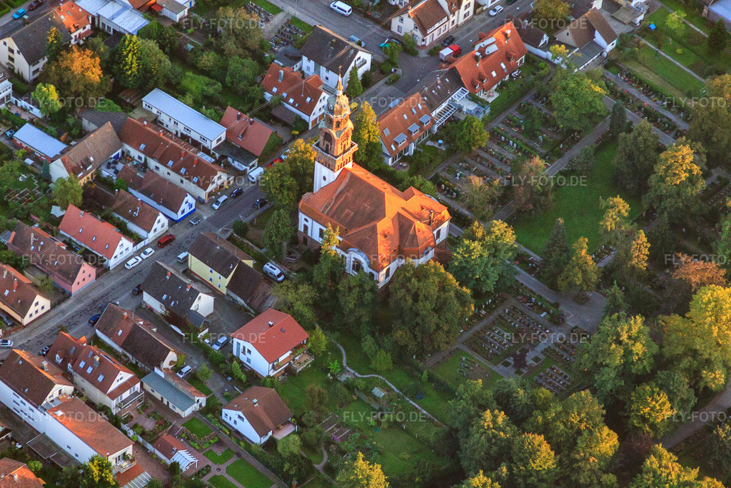 Luftbild: Auferstehungskirche im Ortsteil Rüppurr in Karlsruhe im Bundesland Baden-Württemberg in Deutschland. Foto: IMG_59934.jpg vom 24.09.2013 durch Werner Riehm/FLY-FOTO.de