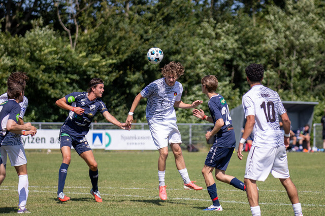 FC Scharbeutz 1 - Tema Chase Football Club I DanaCup 2026 016 | Herzlich willkommen in meiner Fotogalerie für Sportmannschaften. Schau gerne mal rein, vielleicht ist Dein Team ja auch dabei! Falls nicht, schreib mir und wir ändern das! :)  - Realisiert mit Pictrs.com
