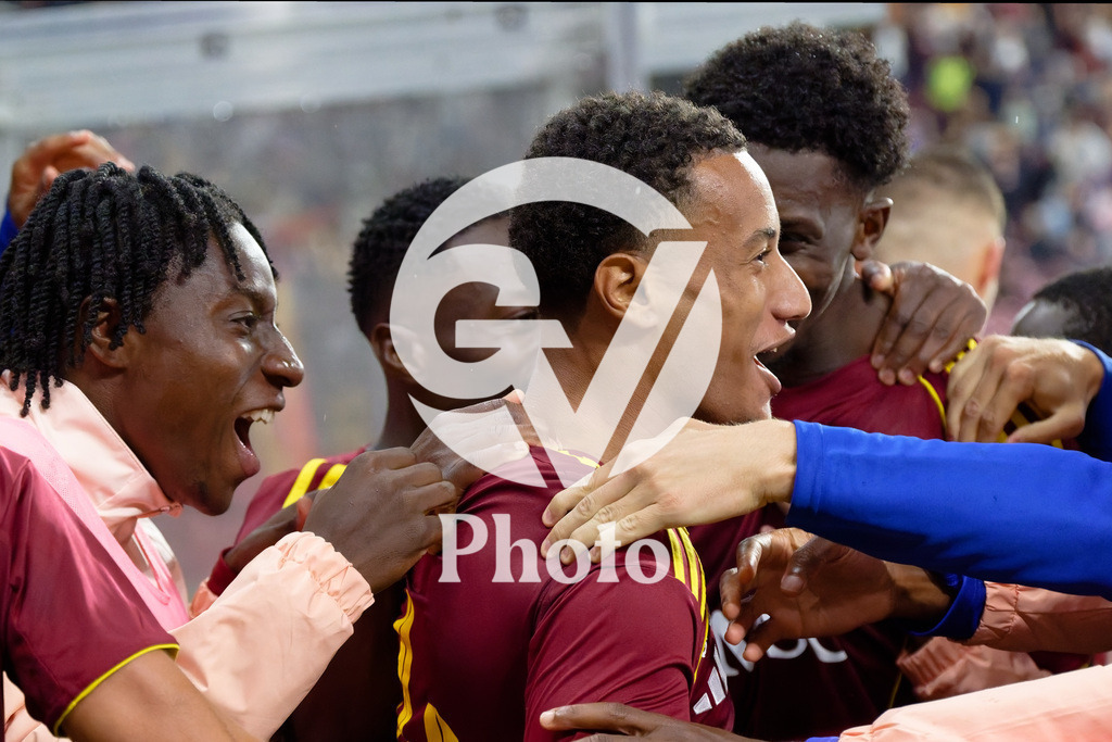 UEFA Conference League Play-offs 2nd leg - Servette FC v FC Shakhtar Donetsk | Lilian Njoh (14 Servette FC) celebrates after scoring his team's first goal with teammates during the UEFA Conference League Play-offs 2nd leg match between Servette FC and FC Shakhtar Donetsk at Stade de Geneve in Geneva, Switzerland