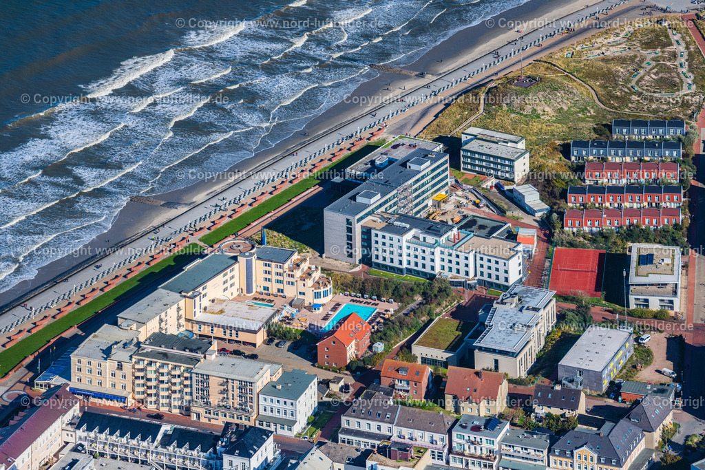Norderney_Ortsansicht_ELS_5643091022 | NORDERNEY 09.10.2022 Inselbereich Norderney mit dem Ortskern und Uferbereich, Strand  in Norderney im Bundesland Niedersachsen, Deutschland. // Island area Norderney with the village center in Norderney in the state Lower Saxony, Germany. Foto: Martin Elsen