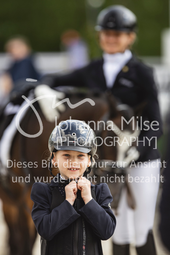 260509_PfSpTa_16_Führzügel-WB-634 | Deine schönsten Turniermomente als professionelle Fotos! Entdecke hochwertige Pferdesport-Fotografie im Online-Shop. Jetzt Fotos finden & bestellen!