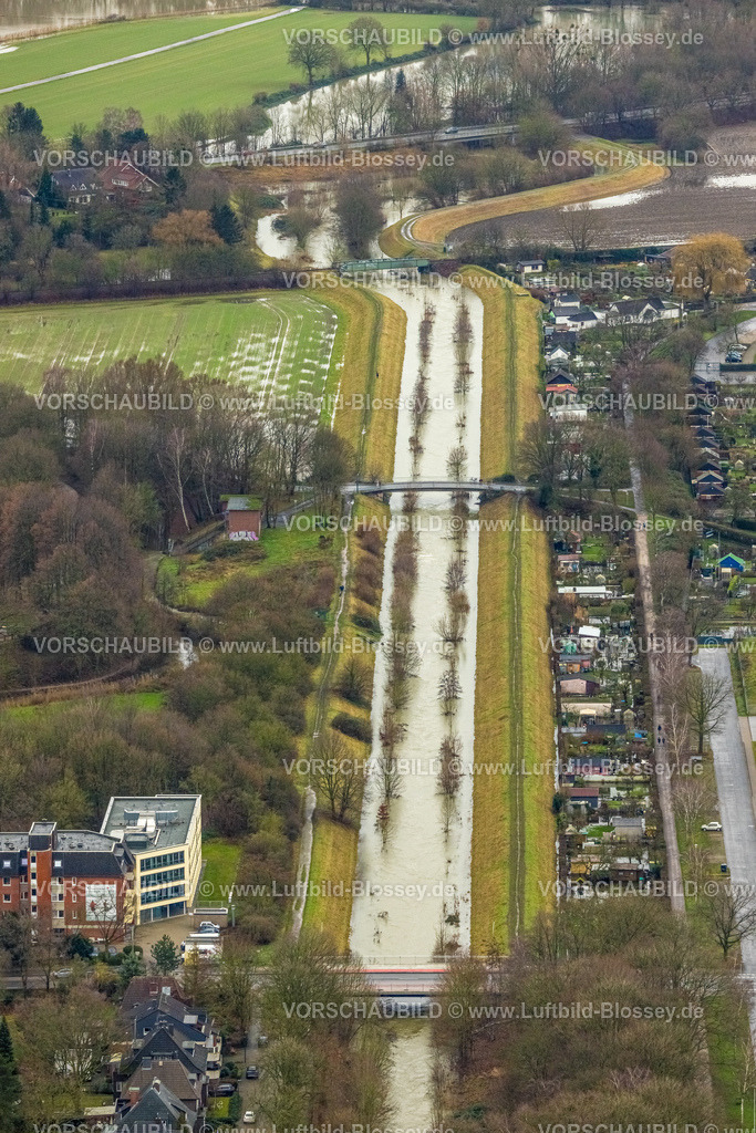 Hamm231201251 | Luftbild vom Hochwasser der Lippe, Weihnachtshochwasser 2023, Fluss Lippe tritt nach starken Regenfällen über die Ufer, Überschwemmungsgebiet Lippeaue Ahse Flusslauf am Burghügel Mark, Bäume im Wasser, Stadtbezirk Heessen, Hamm, Ruhrgebiet, Nordrhein-Westfalen, Deutschland