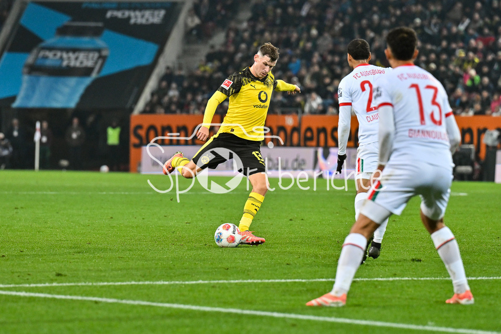 FC Augsburg - Borussia Dortmund | AUGSBURG, GERMANY - with ball Pascal GROSS (Borussia Dortmund 13) during the bundesliga match between FC Augsburg vs. Borussia Dortmund on matchday 9 at WWK Arena on October 31, 2025 in Augsburg, Germany / DFL REGULATIONS PROHIBIT ANY USE OF PHOTOGRAPHS AS IMAGE SEQUENCES AND/OR QUASI-VIDEO