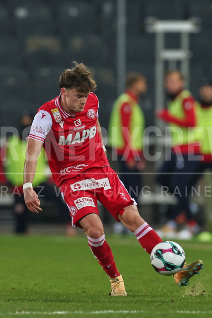 Austrian Bundesliga: Grazer AK 1902 vs LASK | GRAZ, AUSTRIA, 13.DEC.25 - SOCCER - ADMIRAL Bundesliga, Grazer AK 1902 vs LASK. The image shows Thomas Schiestl (GAK).