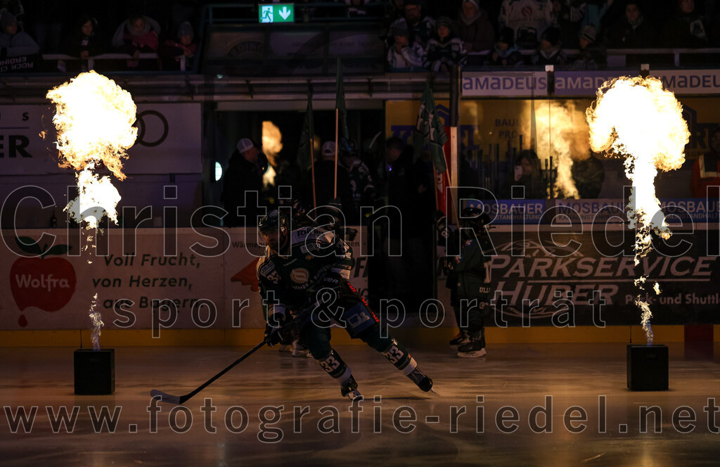2026-01-02_006_TSV_Erding_gegen_Hoechstadt_Alligators | Erding, Deutschland, 02.01.2026:Eishockey, Oberliga Süd 2025 / 2026, 33. Spieltag, TSV Erding gegen Höchstadt Alligators, Endergebnis: 2:1Marc Schmidpeter (Erding Gladiators, #33)Foto: Christian Riedel / fotografie-riedel.net