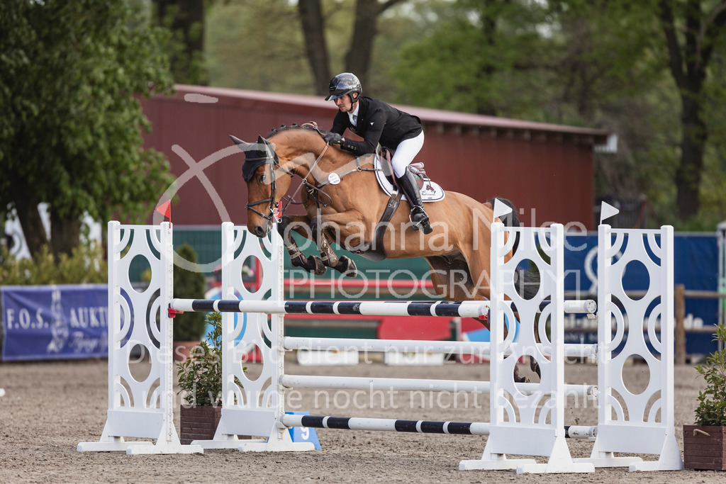 250506_Mühlen_SprPf-M-502 | Deine schönsten Turniermomente als professionelle Fotos! Entdecke hochwertige Pferdesport-Fotografie im Online-Shop. Jetzt Fotos finden & bestellen!