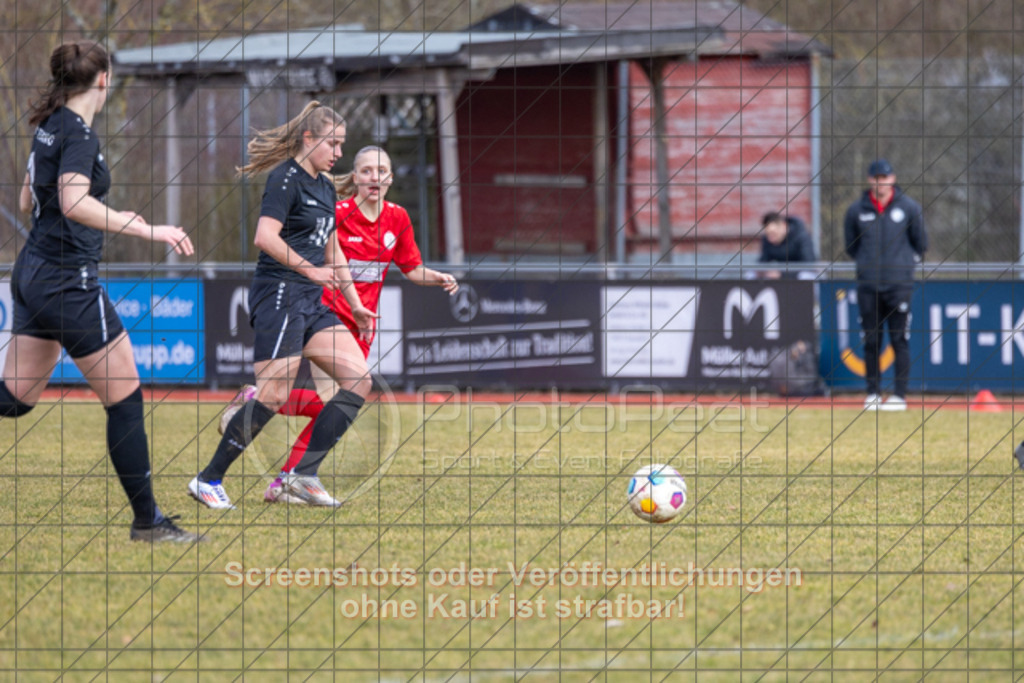 20250223_130723_0020 | #,1.FC Donzdorf (rot) vs. TSV Tettnang (schwarz), Fussball, Frauen-WFV-Pokal Achtelfinale, Saison 2024/2025, Rasenplatz Lautertal Stadion, Süßener Straße 16, 73072 Donzdorf, 23.02.2025 - 13:00 Uhr,Foto: PhotoPeet-Sportfotografie/Peter Harich