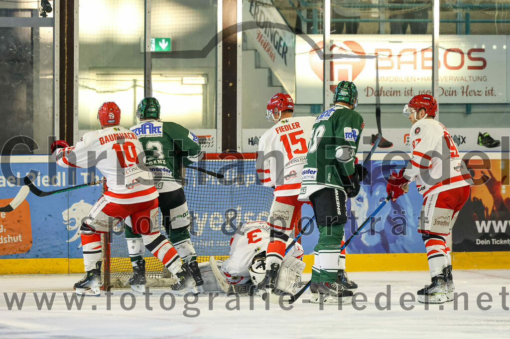 2023-09-10_039_TSV_Erding_gegen_EHC_Klostersee | Erding, Deutschland, 10.09.2023:
Eishockey, Bayernliga 2023 / 2024, Testspiel, TSV Erding gegen EHC Klostersee, Endergebnis: 10:1

Matthias Baumhackl (EHC Klostersee, #19), Michael Franz (Erding Gladiators, #13), Torwart Daniel Arendas (EHC Klostersee, #3), Jan Fiedler (EHC Klostersee, #15), Thomas Plihal (Erding Gladiators, #39), Sebastian Sterr (EHC Klostersee, #97)

Foto: Christian Riedel / fotografie-riedel.net