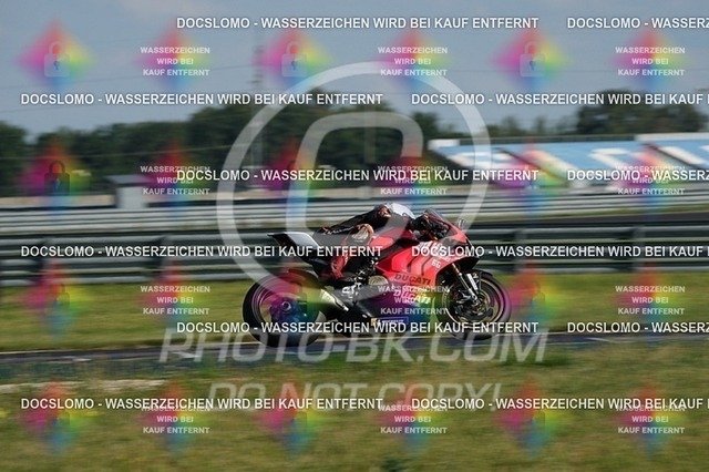 2025_07_19_PBK_22810 | Sportfotografie; SlowMotion; Video; Rennstrecke; Hafeneger; Speer; Racing; RSE; BMW; CBO; Trackday; Motorsportarena; Hockenheimring; Brno; Most; Barcelona; Valencia