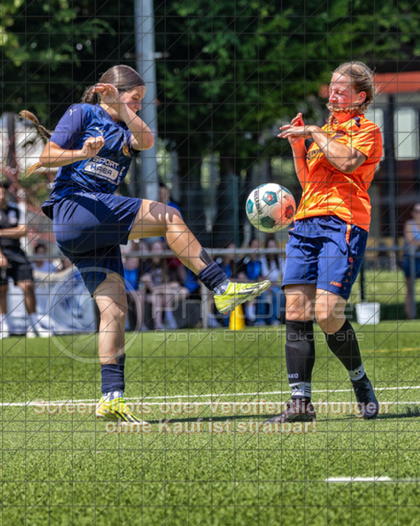 20250622_141721_0220-Bearbeitet | #,ASV Eislingen (blau) vs. Tura Untermünkheim (orange), Fussball, Aufstiegsspiel in B-Juniorinnen-VS Nord Runde 2 - WfV, Saison 2024/2025, Kunstrasensportplatz im Ösch, Staufeneckerstraße, 73054 Eislingen, 22.06.2025 - 14:00 Uhr,Foto: PhotoPeet-Sportfotografie/Peter Harich