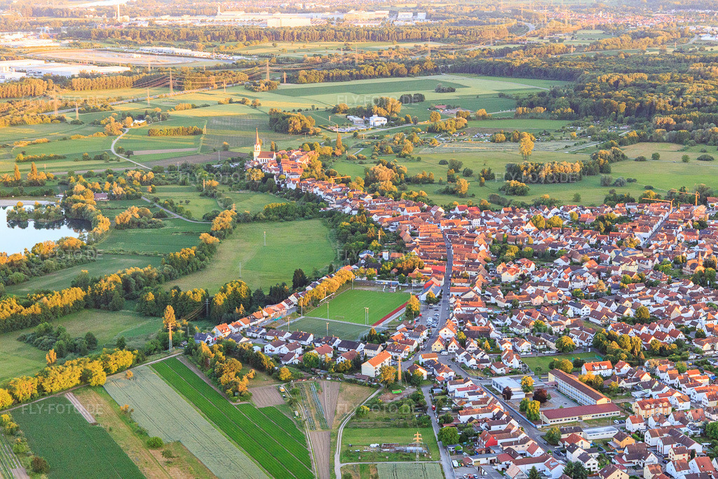 Luftbild: Ludwigstraße bis Luitpoldstraße / Hinterstädel aus Norden in Jockgrim im Bundesland Rheinland-Pfalz in Deutschland. Foto: IMG_100938.jpg vom 10.06.2017 durch Werner Riehm/FLY-FOTO.de