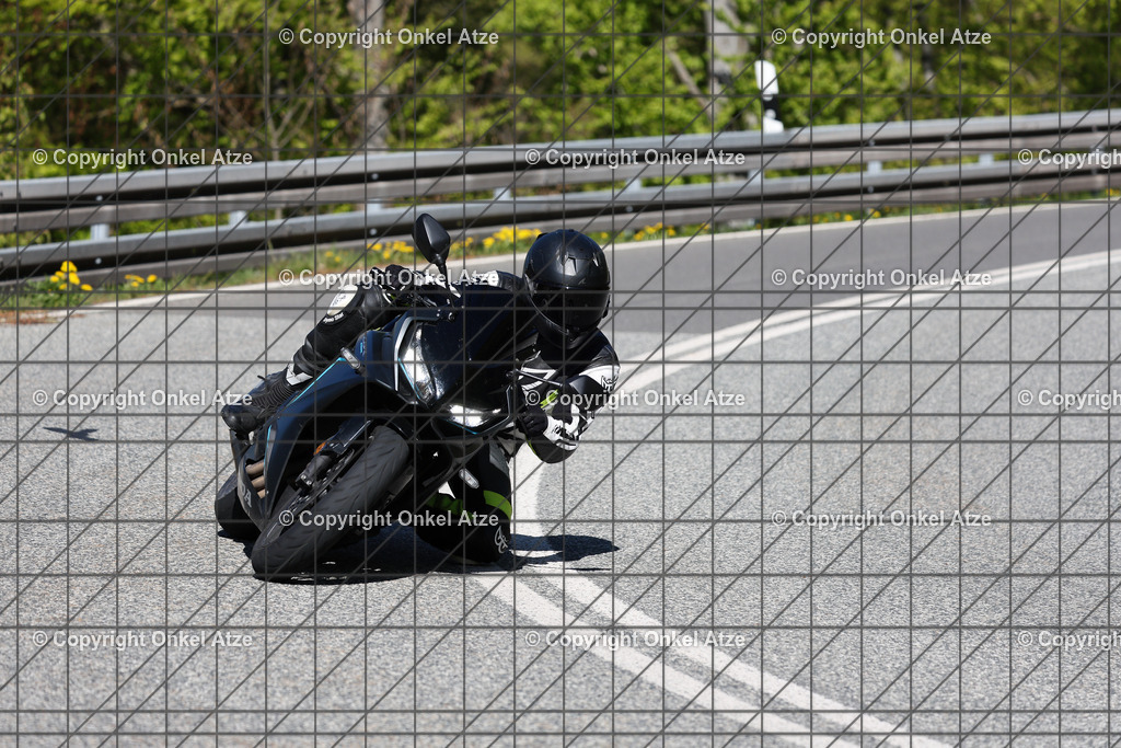 IMG_8357 | Fotograf am Kyffhäuser. Onkel Atze. Kyffhäuser Rennstrecke. Café36. Motorsportfotografie. - Realisiert mit Pictrs.com