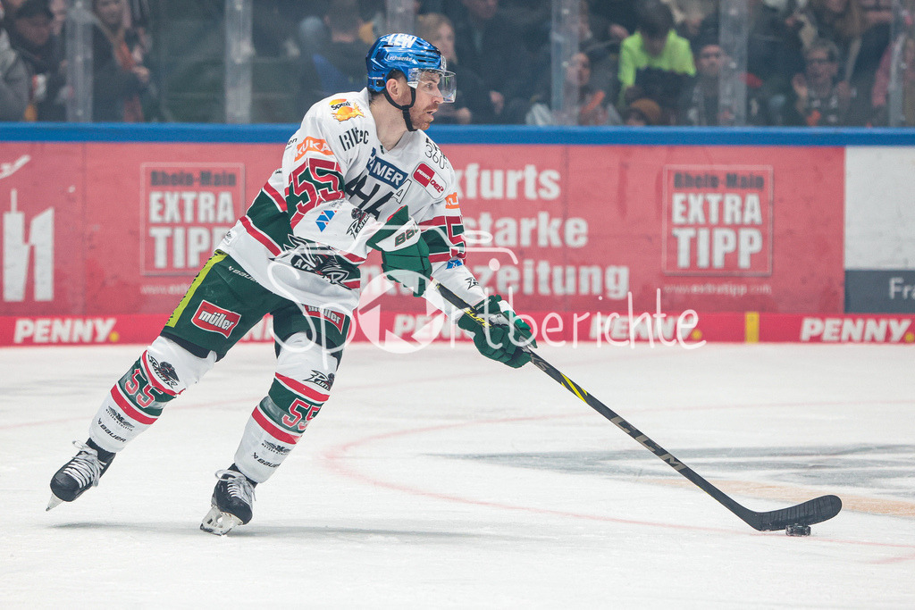 Löwen Frankfurt - Augsburger Panther | David WARSOFSKY (AEV #55) am Puck