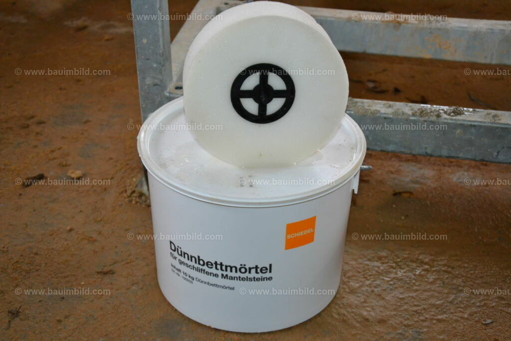 bib-lg08-schornstein-0025 | Nach LV-Leistungsgruppen sortierte Detailfotos über den Bau eines Hauses. Alle Hausbau-Bilder direkt vom Urheber und Autor der Website Haus-Selber-Bauen.com