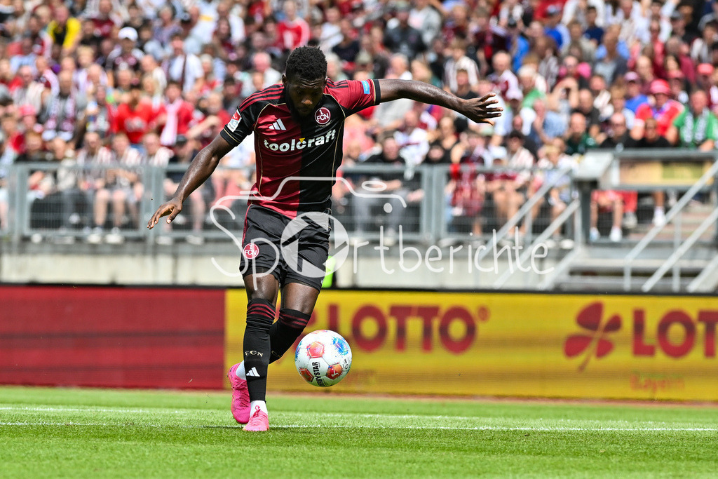 1. FC Nürnberg - Borussia Mönchengladbach | Torschuss von Mickael BIRON (1. FC Nuernberg 7) / Einzelfoto / Freisteller / Testspiel: 1. FC Nuernberg - Borussia Mönchengladbach, Max-Morlock Stadion am 26.07.2025 / DFL REGULATIONS PROHIBIT ANY USE OF PHOTOGRAPHS AS IMAGE SEQUENCES AND/OR QUASI-VIDEO