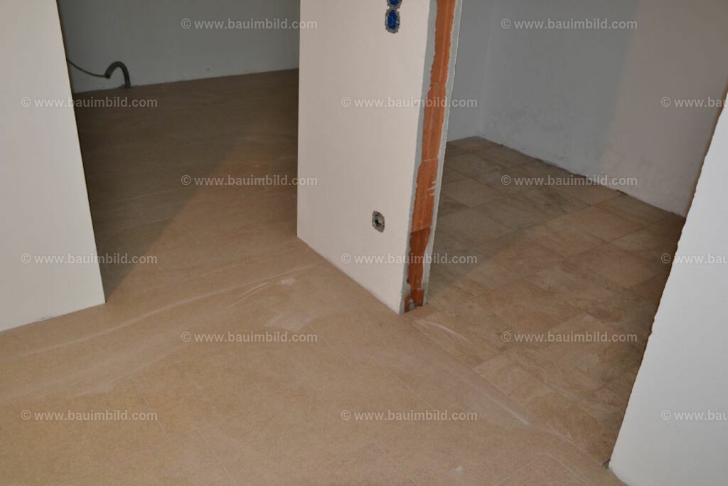 bib-lg21-fliesenlegerarbeiten-0091 | Nach LV-Leistungsgruppen sortierte Detailfotos über den Bau eines Hauses. Alle Hausbau-Bilder direkt vom Urheber und Autor der Website Haus-Selber-Bauen.com