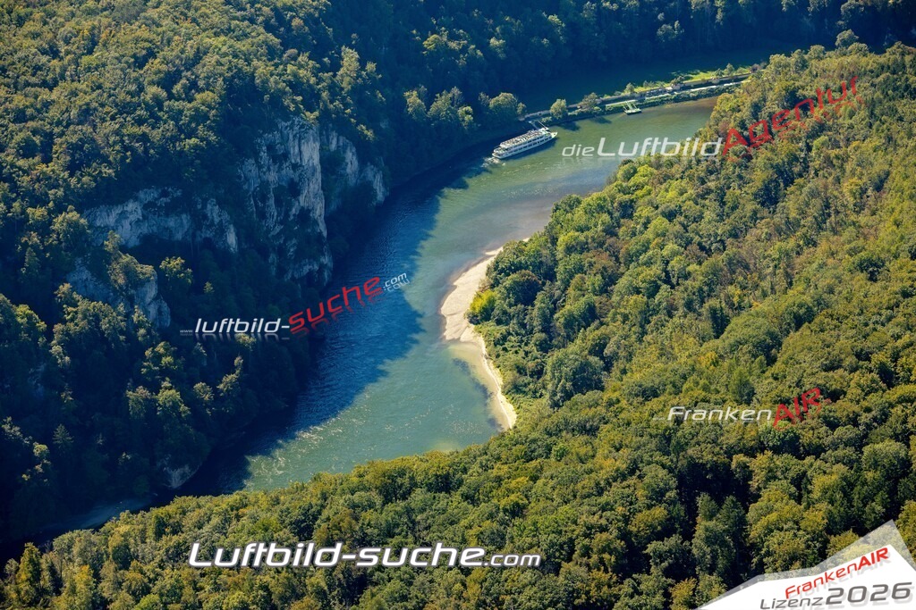 Das Luftbild zeigt : Donaudurchbruch Kelheim - Die Luftaufnahme wurde 2023 vom UL-Flugzeug aus erstellt ( keine Drohne ) - Hochauflösende Luftaufnahme - Für grossformatige Ausdrucke geeignet. Die Geschenkidee !Mit Lizenz und Bildrechte bestellbar