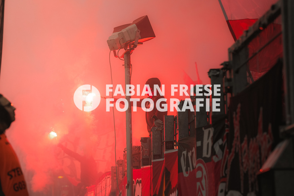 GER Rot-Weiss Essen vs. SSV Ulm, Fussball, 3. Liga, Spieltag 19, Saison 2025/2026, 20.12.2025 | GER Rot-Weiss Essen vs. SSV Ulm, Fussball, 3. Liga, Spieltag 19, Saison 2025/2026, 20.12.2025Foto: Fabian Friese - Realisiert mit Pictrs.com