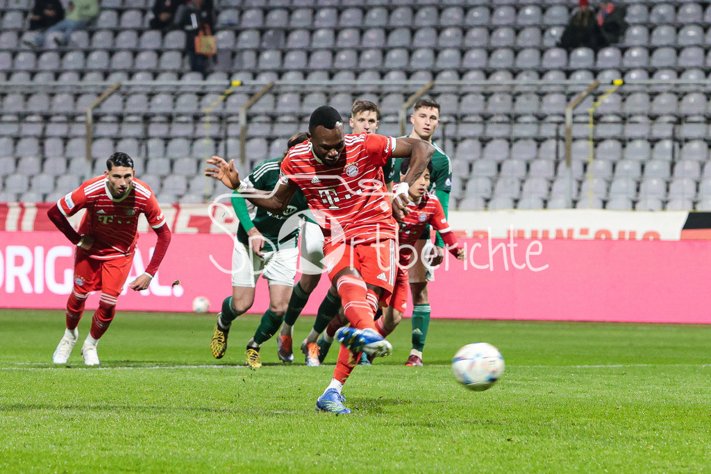 FC Bayern Amateure - 1. FC Schweinfurt | Desire SEGBE AZANKPO  (FCB #34) trifft per Elmfeter zum 2-0