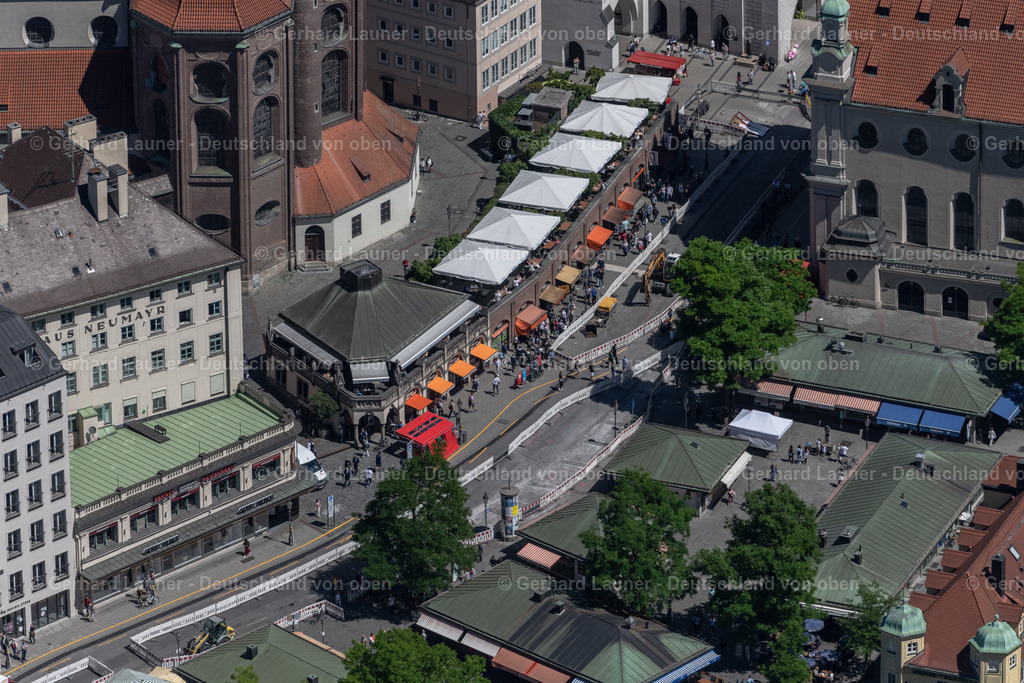 4031145 | MüNCHEN 12.06.2020 Einkaufsstraße am Petersplatz mit Verkaufsständen am Viktuialienmarkt in München im Bundesland Bayern, Deutschland. Weiterführende Informationen bei: mux.de Online GmbH. // Shopping street am Petersplatz with Verkaufsstaenden on Viktuialienmarkt in Munich in the state Bavaria, Germany. Further information at: mux.de Online GmbH. Foto: Gerhard Launer