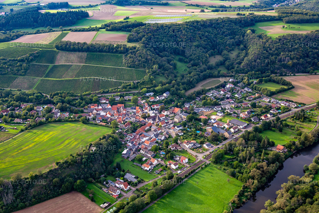 Luftbild: Ortsansicht von Süden in Boos im Bundesland Rheinland-Pfalz in Deutschland. Foto: IMG_138189.jpg vom 03.09.2023 durch Werner Riehm/FLY-FOTO.de