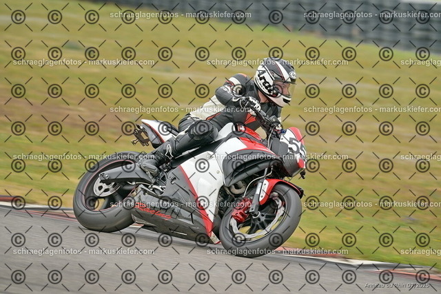 25bt05-0517 | markuskiefer.com - Realisiert mit Pictrs.com