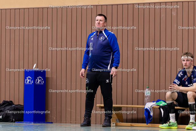 Handball I Herren I Saison 2025-2026 I SHSE Manfred-Frank-Pokal I Viertelfinale I HSG Kalkberg 06 II - HSG Kalkberg 06 169 | Adam Swoboda (Trainer, HSG Kalkberg 06) - Realisiert mit Pictrs.com