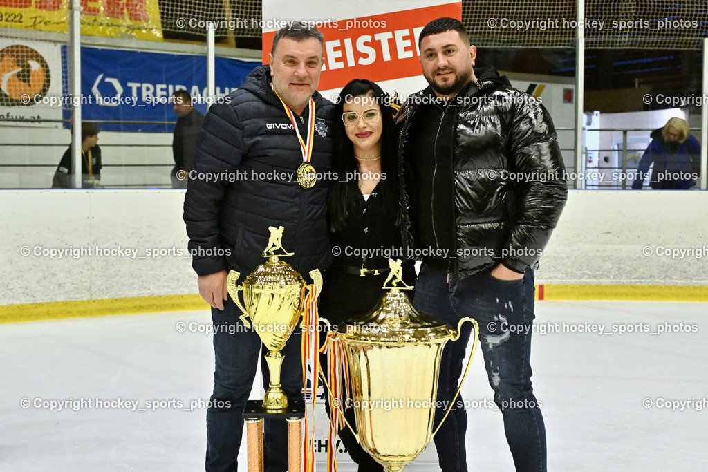 ESC Sparkasse Steindorf Meister 2025/26 | Sektionsleiter ESC Steindorf Hans Tschernutter mit Familie, ESC Sparkasse Steindorf Meister 2025/26, ESC Sparkasse Steindorf Meister 2025/26 am 08.03.2026 in Althofen (Stadthalle Althofen), Austria, (Photo by Bernd Stefan)