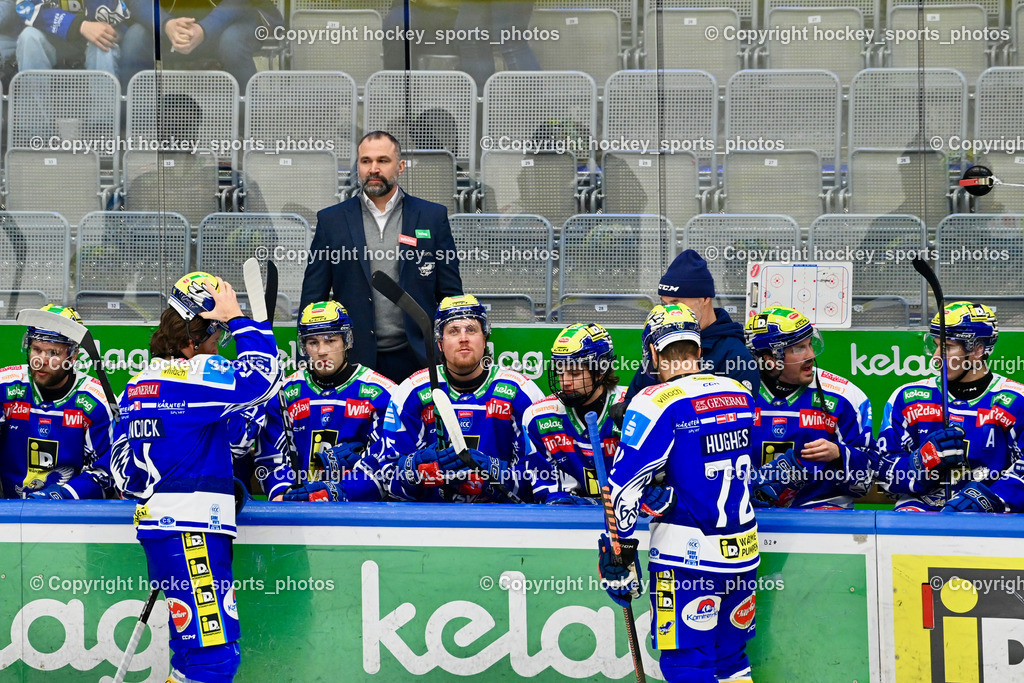 EC IDM WÄRMEPUMPEN VSV vs. HCB Südtirol Alperia | Spielerbank EC VSV, Pierre Allard Headcoach EC VSV, EC IDM WÄRMEPUMPEN VSV vs. HCB Südtirol Alperia, EC IDM WÄRMEPUMPEN VSV vs. HCB Südtirol Alperia am 28.12.2025 in Villach (Stadthalle Villach), Austria, (Photo by Bernd Stefan)