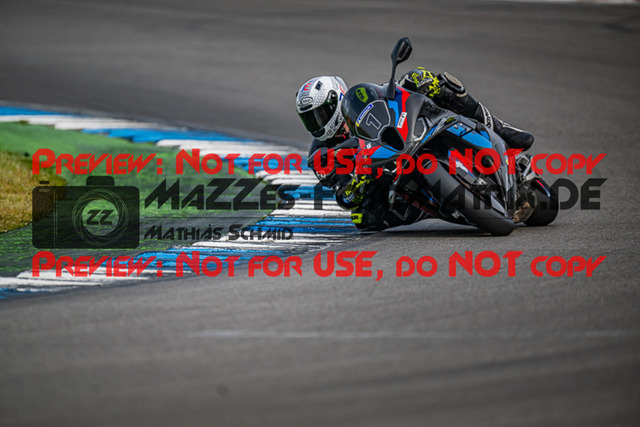 MaZZes_FotoMatrix_230410_4112 | WEISS