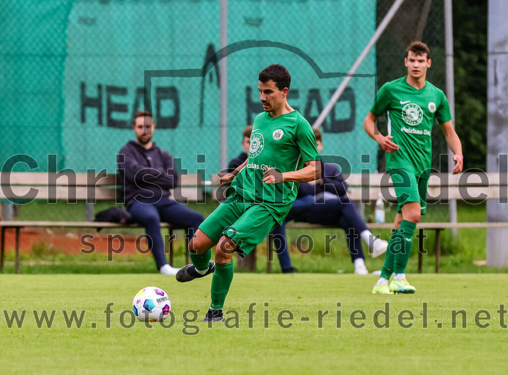 2023-08-04_107_FC_Forstern_gegen_FC_Langengeisling_II | Forstern, Deutschland, 04.08.2023:
Fußball, Kreisklasse 2023 / 2024, 1. Spieltag, FC Forstern gegen FC Langengeisling II, Endergebnis: 2:1

Dominic Fumelli (FC Forstern, #13)

Foto: Christian Riedel / fotografie-riedel.net