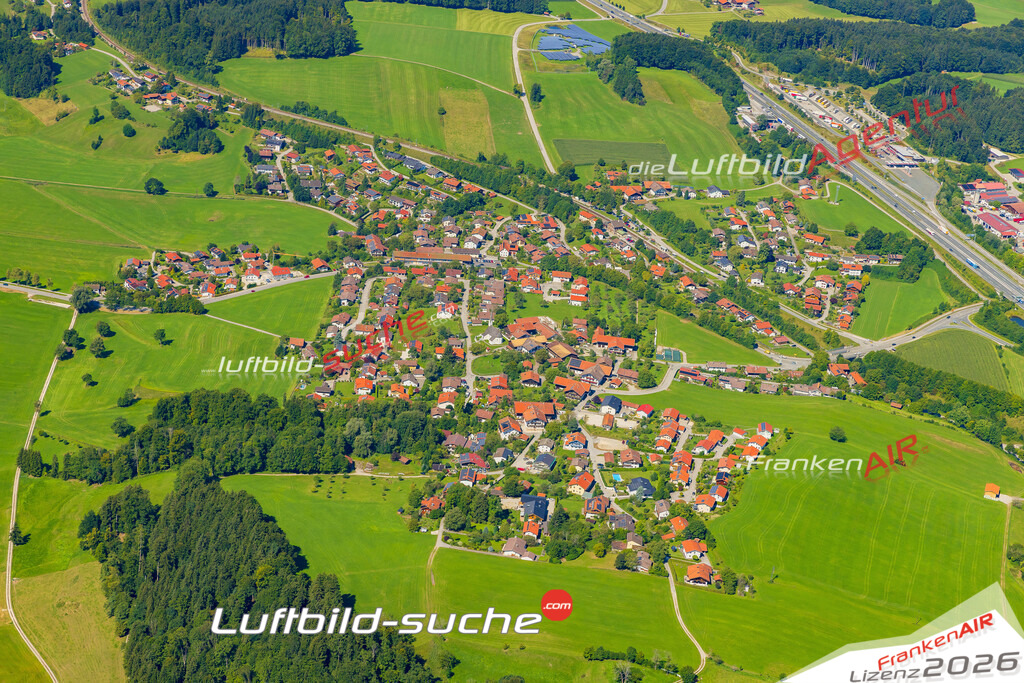 Schöne Luftaufnahme als Geschenk in Bernhaupten Bergen - Die Luftbildaufnahme wurde 2025 vom UL-Flugzeug heraus erstellt ( keine Drohne ) - Hochauflösende Luftaufnahme -Nicht vergleichbar mit Google Maps oder Satelittenbilder- Die Geschenkidee !Mit Lizenz und Bildrechte bestellbar