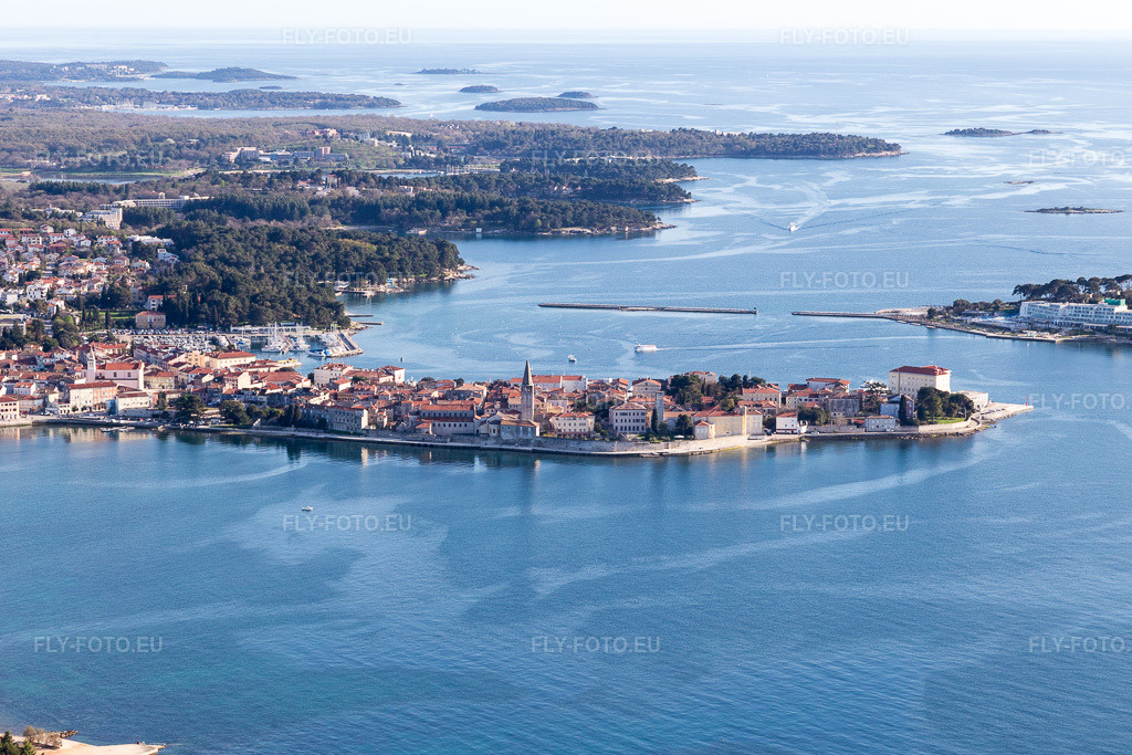 Vue aérienne: Vue de la ville à Materada-Maj dans le département Gespanschaft Istrien, Croatie. Photo: IMG_106060.jpg prise le 13/04/2018 par Werner Riehm/FLY-FOTO.eu – Résolution de l'original: 5224 x 3483 px