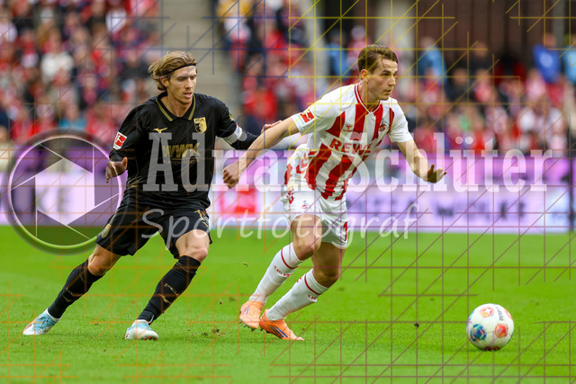 1. FC Köln vs FC Augsburg - 1. Bundesliga  | Köln, Deutschland, 18.10.25:   Kristijan Jakic (FC Augsburg) und Jakub Kaminski (1. FC Köln) im Kampf um den Ball waehrend des Spiels der 1. Bundesliga zwischen  1. FC Köln vs FC Augsburg im RheinEnergieStadion(Foto von Brauer-Fotoagentur / Adrian Schlueter)