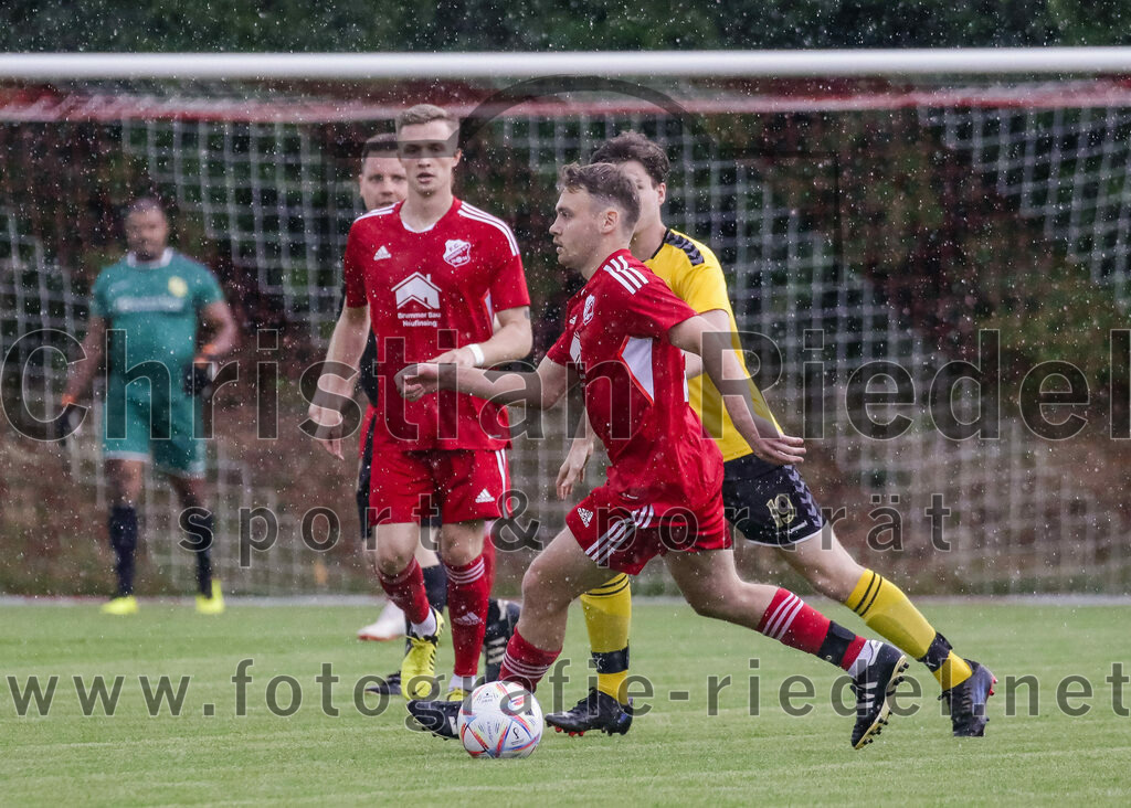 2023-07-29_014_FC_Finsing_gegen_SC_Kirchasch | Finsing, Deutschland, 29.07.2023:
Fußball, Kreisliga 2023 / 2024, 1. Spieltag, FC Finsing gegen SC Kirchasch, Endergebnis: 0:2

Patrick Forchhammer (FC Finsing, #13), Julian Bauer (SC Kirchasch, #19)

Foto: Christian Riedel / fotografie-riedel.net