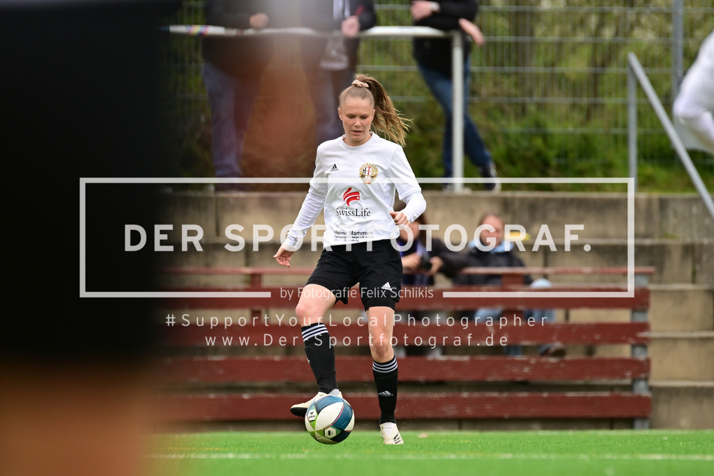 Fußball I Frauen I Saison 2025-2026 I Bezirksliga I 21. Spieltag I Harburger TB - Rahlstedter SC I 166342 | Der Sportfotograf. - Realisiert mit Pictrs.com