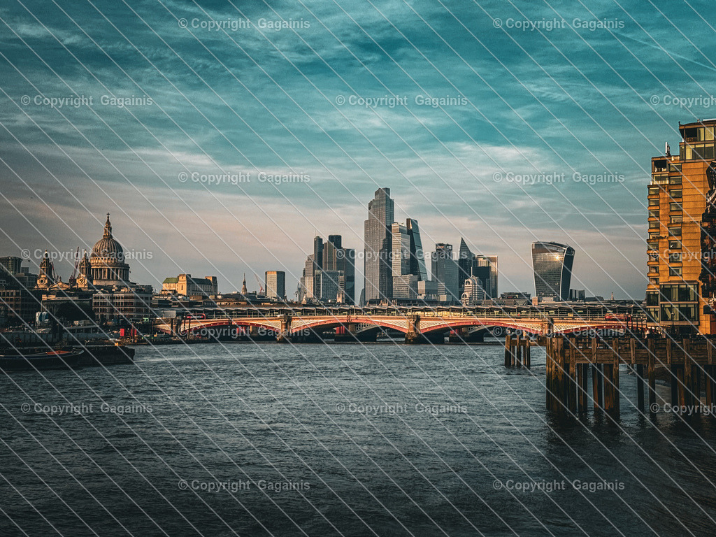 London | London - Der ikonische Big Ben und das prächtige Buckingham Palace sind nur zwei der vielen historischen und kulturellen Highlights der Stadt. Besuchen Sie außerdem das weltberühmte British Museum und genießen Sie den Panoramablick vom London Eye.