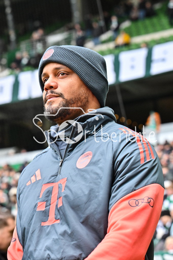 SV Werder Bremen - FC Bayern München | BREMEN, GERMANY - 14. FEBRUARY: im Bild Vincent KOMPANY Trainer FC Bayern München / Einzelfoto / Freisteller vor dem Bundesligamatch zwischen dem SV Werder Bremen und dem FC Bayern München am 22. Spieltag im Weserstadion / DFL REGULATIONS PROHIBIT ANY USE OF PHOTOGRAPHS AS IMAGE SEQUENCES AND/OR QUASI-VIDEO