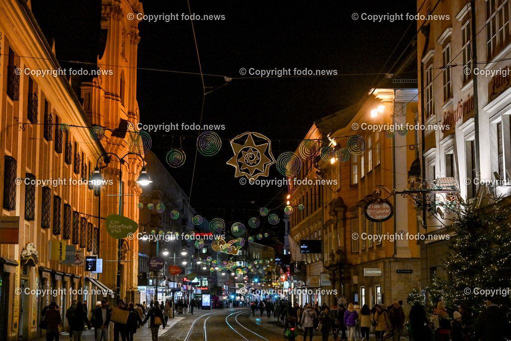 Weihnachtsmarkt_ Linz_ 22.11.2023-24 | 22.11.2023, Landstrasse Linz, AUT, Weihnachten 2023, im Bild Weihnachtsbeleuchtung, Weihnachten, Shopping, Einkauf, Geschenke, Menschen, Adventszeit, Advent, Freude, Dekoration