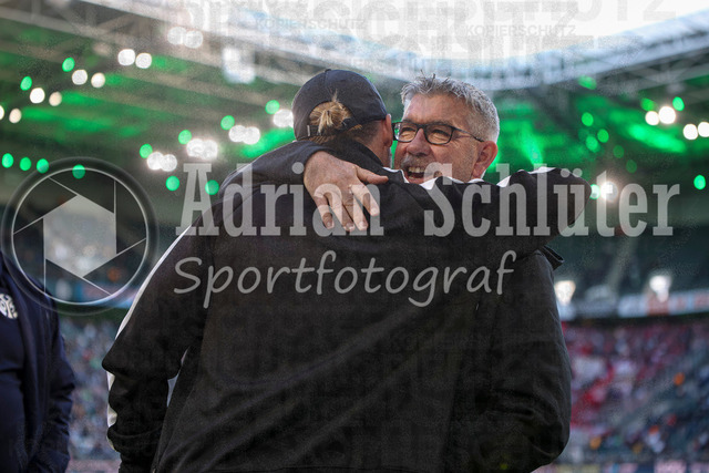 19.04.2026, GER, Fussball, Herren, 1. BL, Saison 2025/2026, Borussia Mönchengladbach - 1. FSV Mainz 05 | Trainer Eugen Polanski (Borussia Mönchengladbach) und Trainer Urs Fischer (Mainz) begrüßen sich