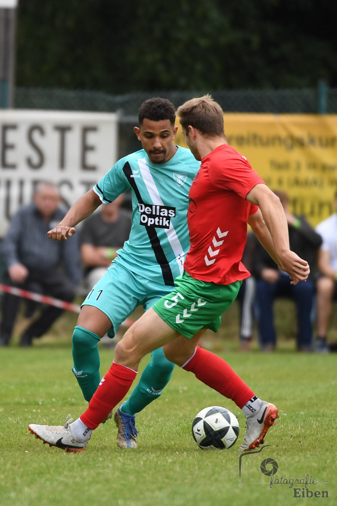 Sport-Duwe Cup | Sport-Duwe Cup Oldenburg; SSV Jeddenloh (weiß)-VFB Oldenburg (blau) am 05.07.2025 in Oldenburg (Sportanlage TuS Eversten), Photo: Philip Eiben 2025 - Realisiert mit Pictrs.com