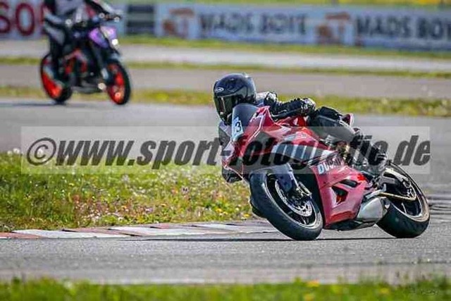 pubi4876 | Professionelle Fotos von Sportveranstaltungen, aber auch Hochzeiten und anderen Events. - Realisiert mit Pictrs.com