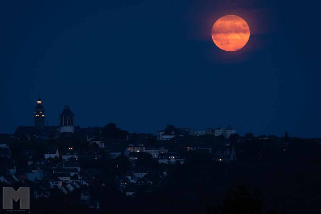 Vollmond über Remscheid | Landschafts- und Tierfotografie zu allen Jahreszeiten. Und immer die Schönheit des Lichtes im Auge... - Realisiert mit Pictrs.com