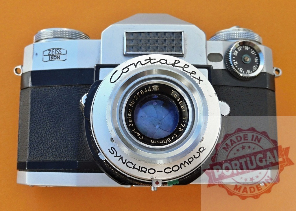 Zeiss Ikon Contaflex vintage SLR film camera | Zeiss Ikon Contaflex camera displaying its vintage design and Tessar lens - Realized with Pictrs.com