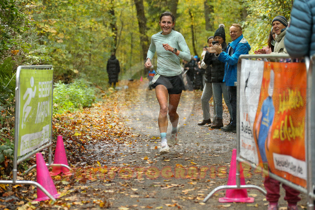 251026_1209_EX1_9937 | Sportfotografie im Rhein-Sieg Kreis, Köln, Bonn, NRW, Rheinland Pfalz, Hessen, etc. Unser Tätigkeitsfeld umfasst den Laufsport vom Volkslauf über den Marathon, Duathlon, Triathon bis zum Ultralauf wie Kölnpfad Ultra oder Schindertrail.