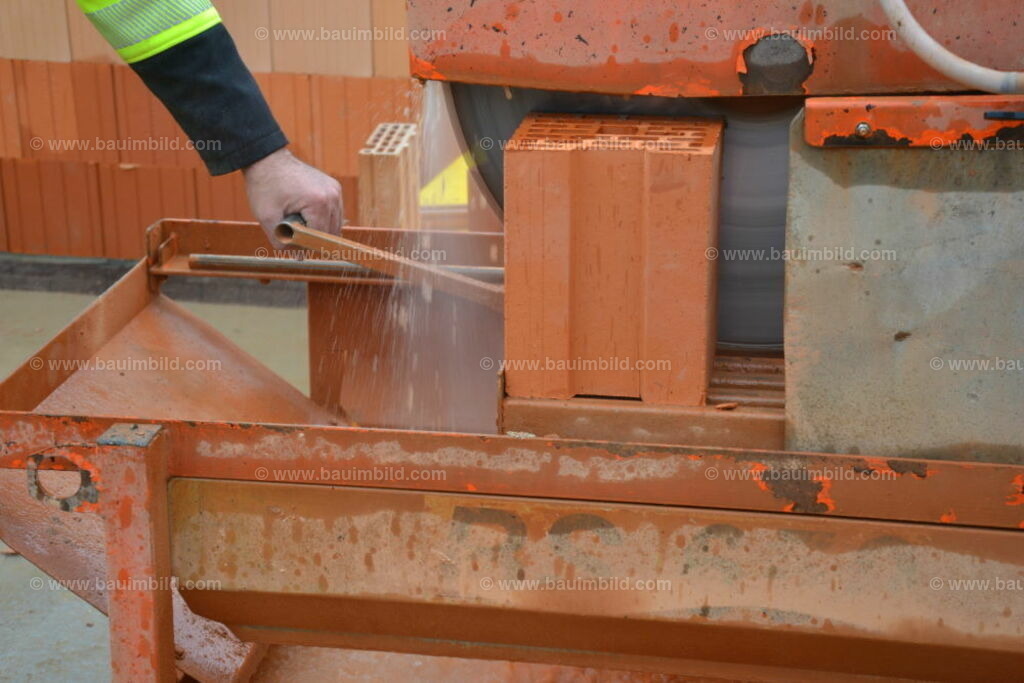 bib-lg07-mauerarbeiten-0029 | Nach LV-Leistungsgruppen sortierte Detailfotos über den Bau eines Hauses. Alle Hausbau-Bilder direkt vom Urheber und Autor der Website Haus-Selber-Bauen.com