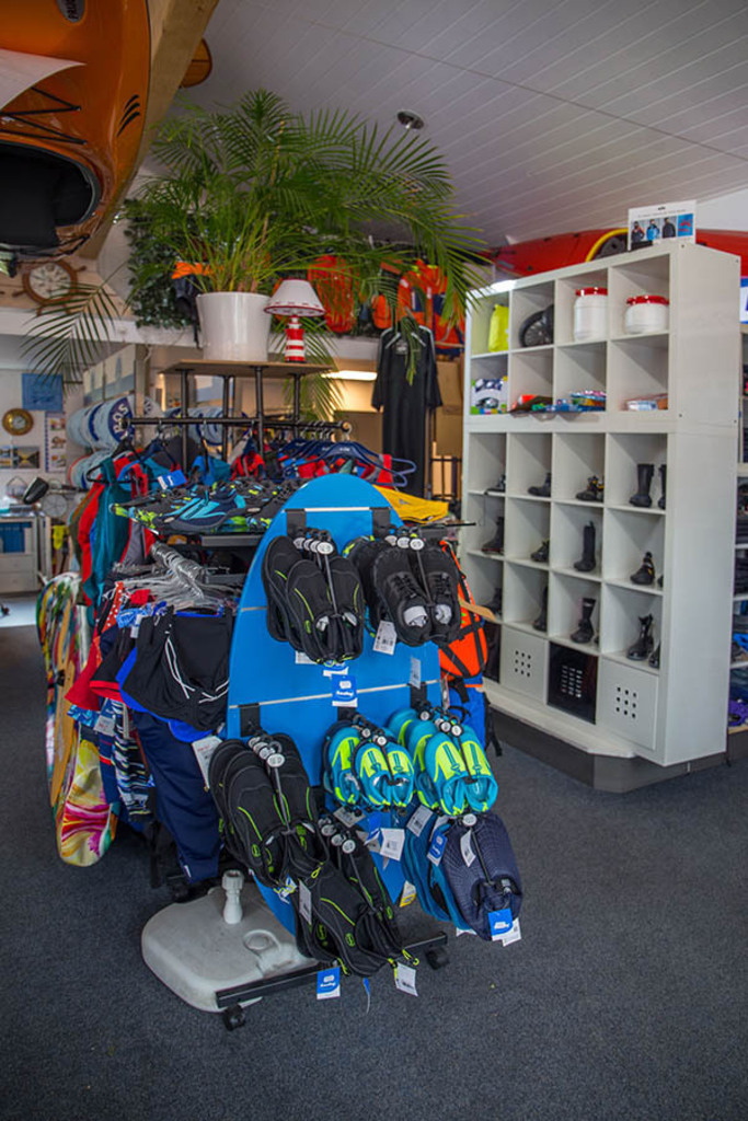 Bootsverleih Herold und Bootshop Herold | Entdecke über 20 Kategorien Leipzig-Motive: Foto-Downloads, hochwertige Poster, Leinwand- & Fine-Art-Prints. Jetzt Lieblingsfoto im Bildlexikon Leipzig Shop bestellen!