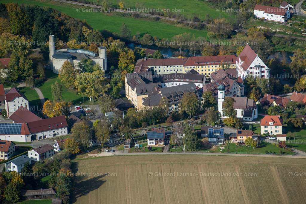 3704103 | UNTERMARCHTAL 13.10.2017 Gebäudekomplex des Klosters Untermarchtal an der Donau in Untermarchtal im Bundesland Baden-Württemberg, Deutschland. Weiterführende Informationen bei: enossenschaft der Barmherzigen Schwestern vom hl. Vinzenz von Paul in Untermarchtal e.V. Mutterhaus Untermarchtal. // Complex of buildings of the monastery Untermarchtal at the river Danube in Untermarchtal in the state Baden-Wurttemberg, Germany. Further information at: enossenschaft der Barmherzigen Schwestern vom hl. Vinzenz von Paul in Untermarchtal e.V. Mutterhaus Untermarchtal. Foto: Gerhard Launer
