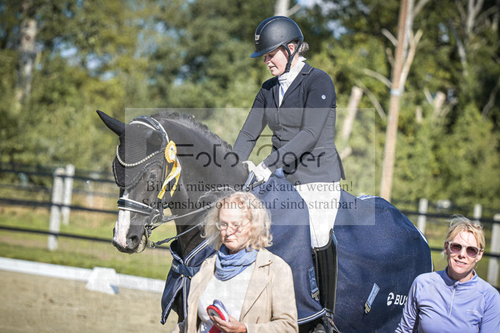 DOS_0009 | Entdecke hochwertige Reitturnierfotos von Foto Oger. Professionell, emotional und authentisch – jetzt Lieblingsmomente im Shop bestellen.Deutschlandweite Turnierfotografie. - Realisiert mit Pictrs.com