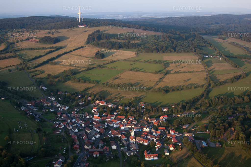 Luftbild: Ortsansicht im Ortsteil Breungeshain in Schotten im Bundesland Hessen in Deutschland. Foto: IMG_68675.jpg vom 21.06.2014 durch Werner Riehm/FLY-FOTO.de